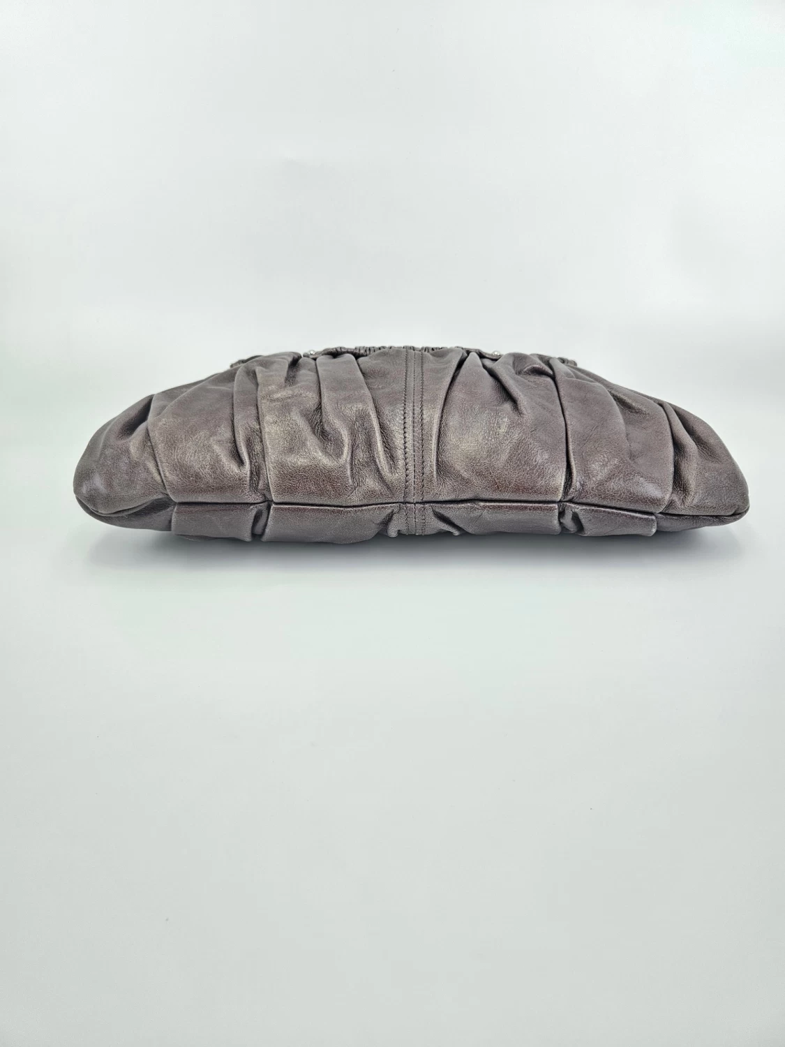     حقيبة كلاتش ميو ميو 