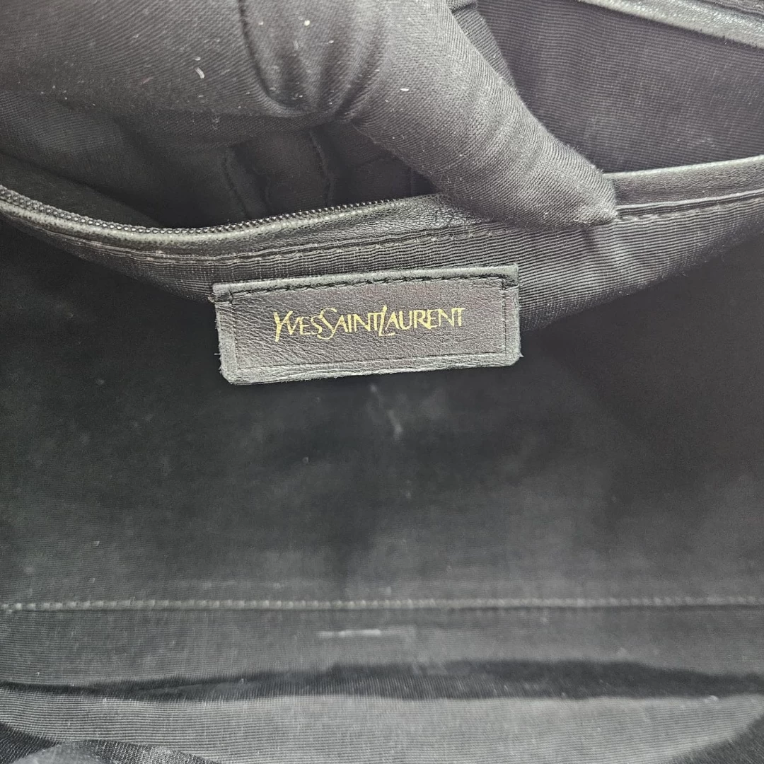     حقيبة سان لوران كاباس تشيك السوداء 