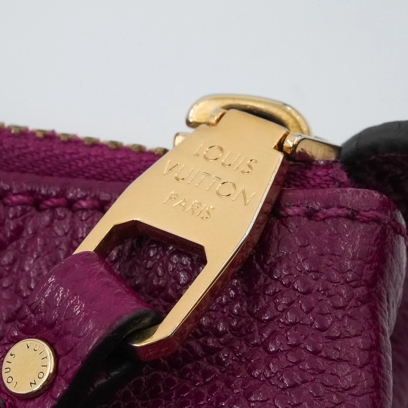     "حقيبة لويس فويتون Félicie Pochette مصنوعة من جلد Monogram Empreinte " 