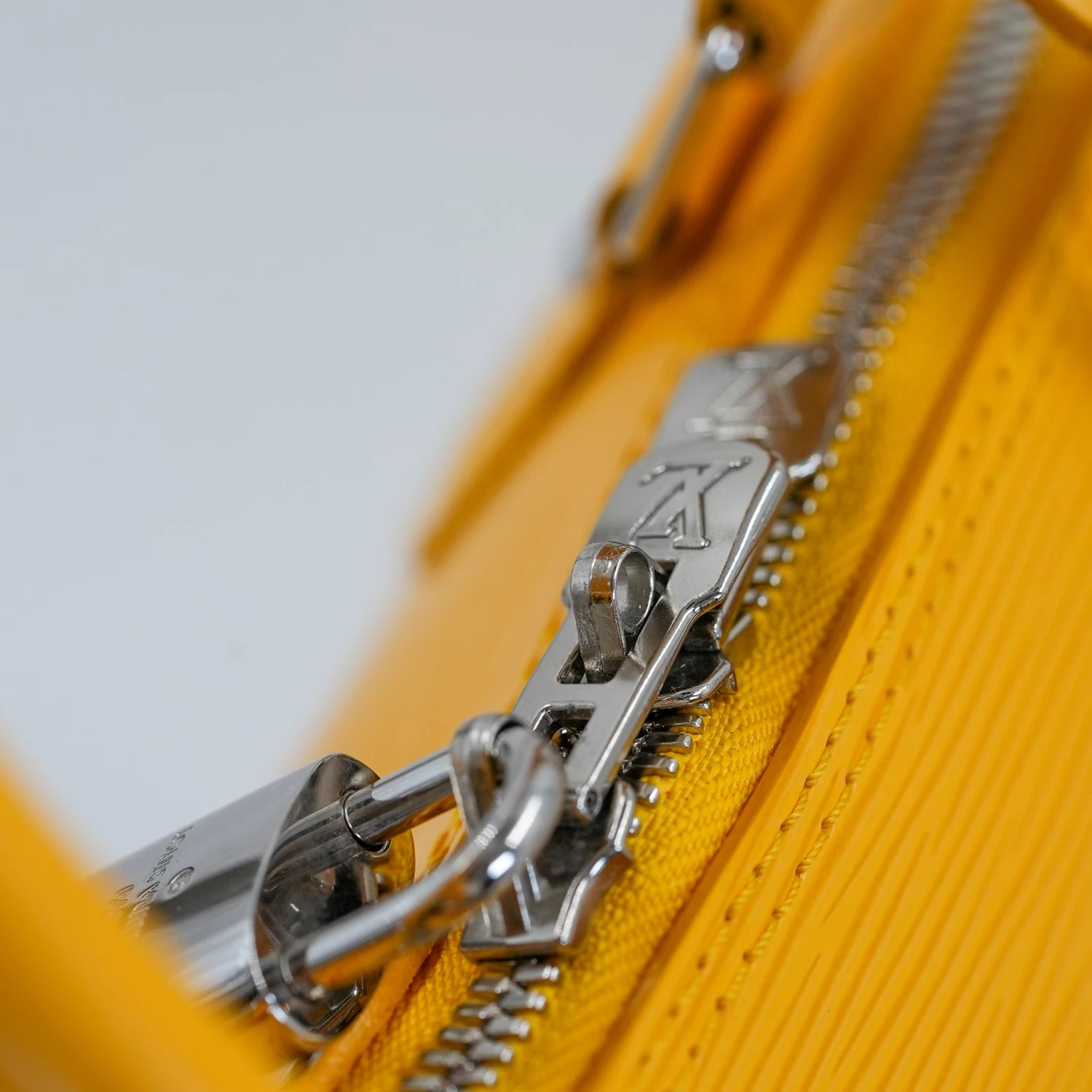 Louis Vuitton Alma bag - Yellow