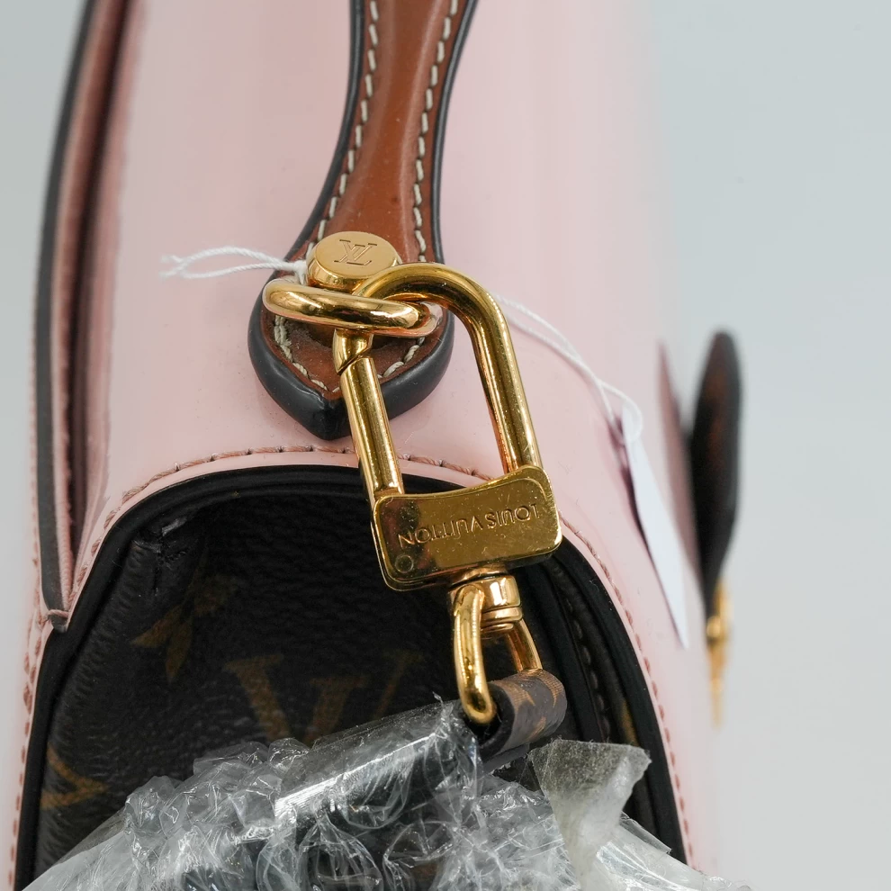 Louis Vuitton Monogram Handbag in Pink Patent Leather