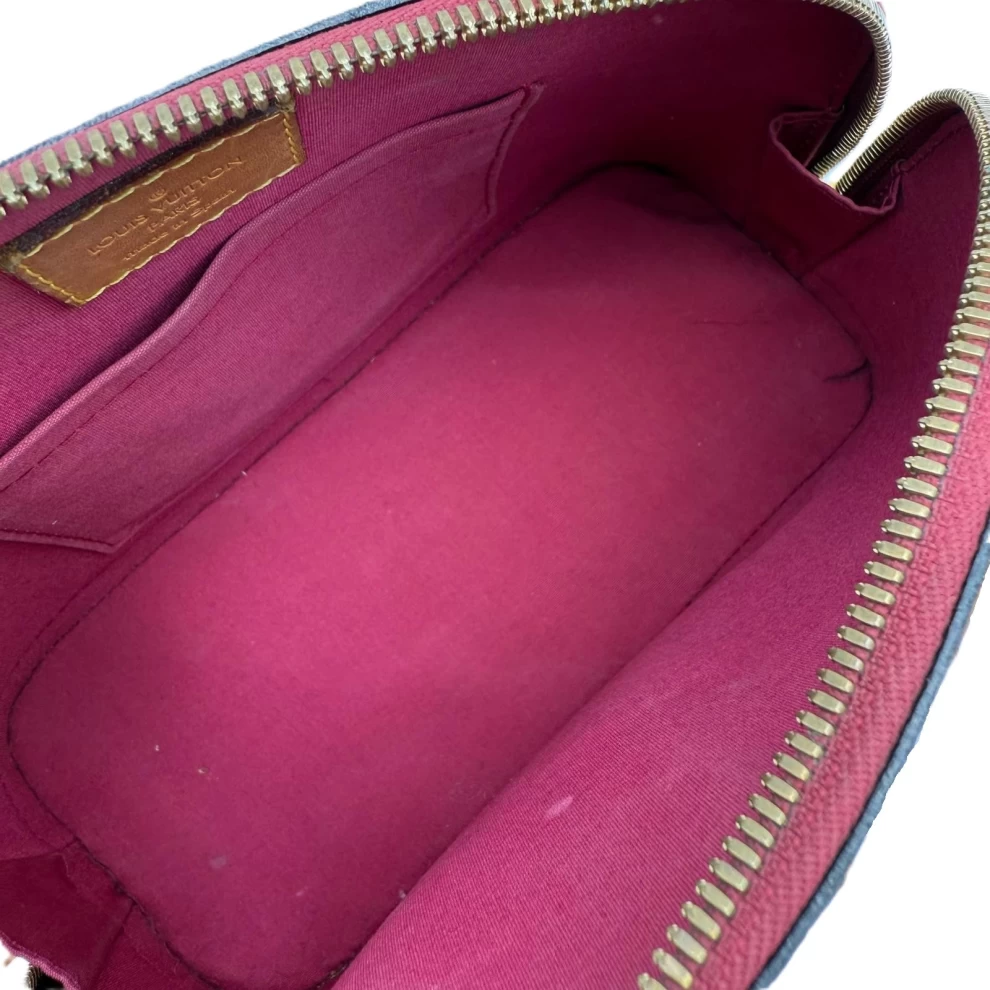     حقيبة لويس فويتون مونوغرام أحمر فيرنيس ألما BB 