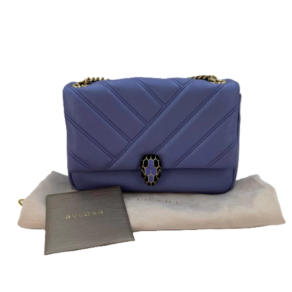     حقيبة كتف سيربنتي كابوشون متوسطة الحجم من بولغاري، مصنوعة من الجلد المبطن 