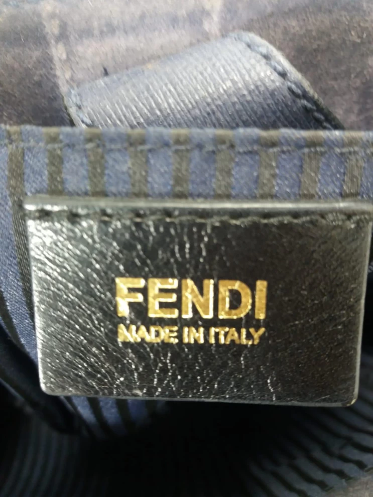     حقيبة فندي تو تون جلدية متوسطة الحجم 2جور 