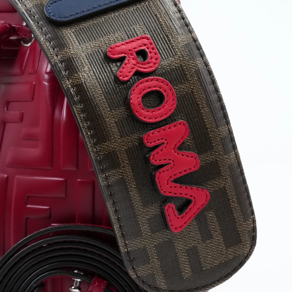     حقيبة فندي مون تريزور ميني باكيت من الجلد المنقوش بشعار FF باللون الأحمر 