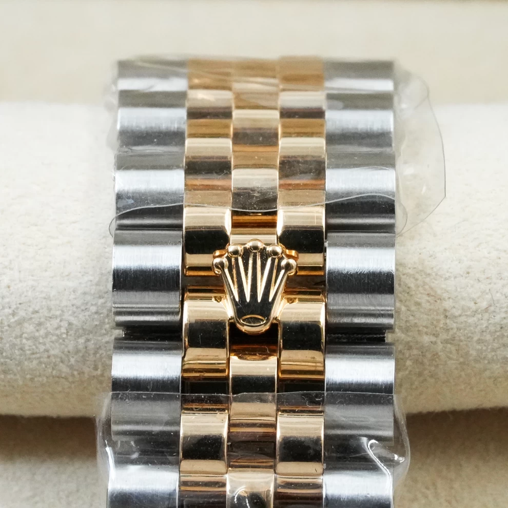     ساعة رولكس ديت جست ثنائية اللون بمينا وإطار من الماس 