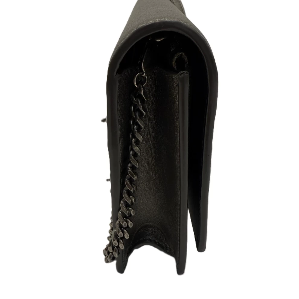     محفظة كيت من سان لوران بتصميم شرابة وسلسلة 