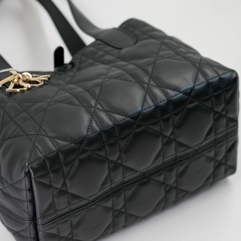     Dior balck bag 