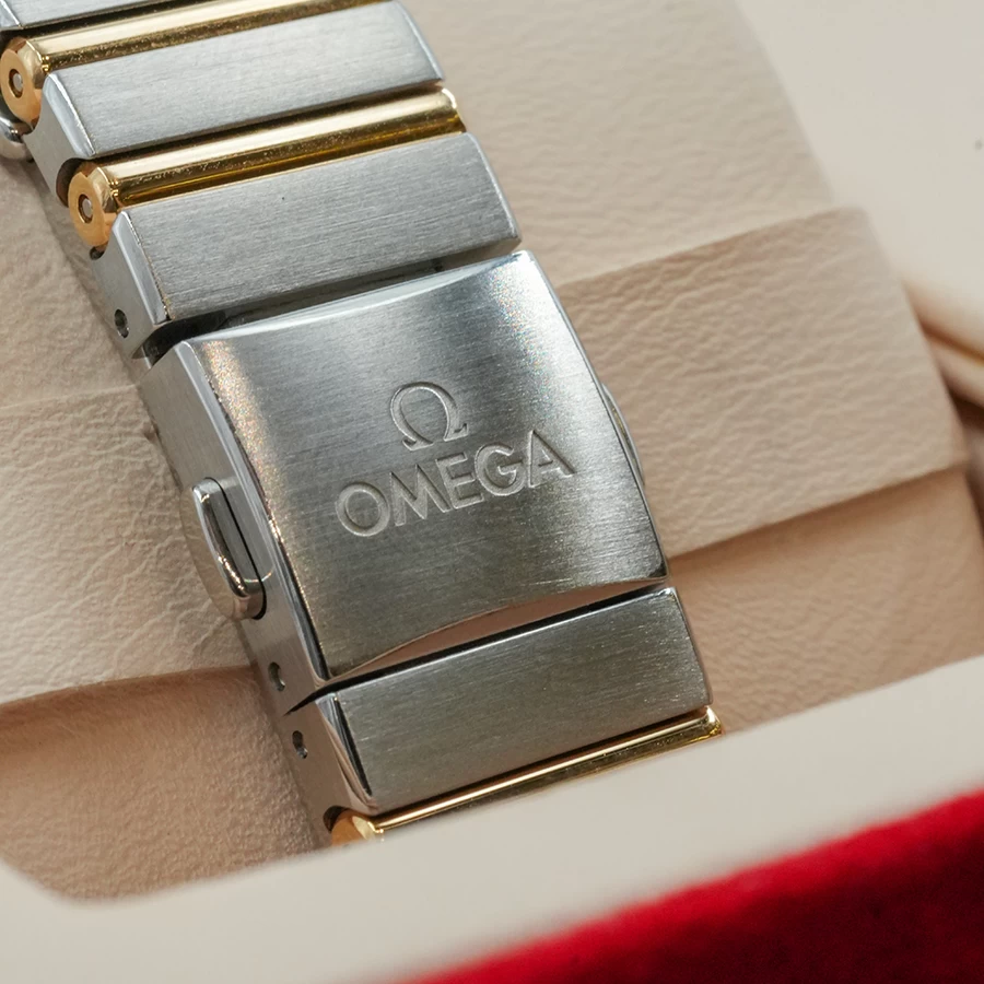     Omega Constellation 28mm - Two-Tone Gold & Diamond Dial 
