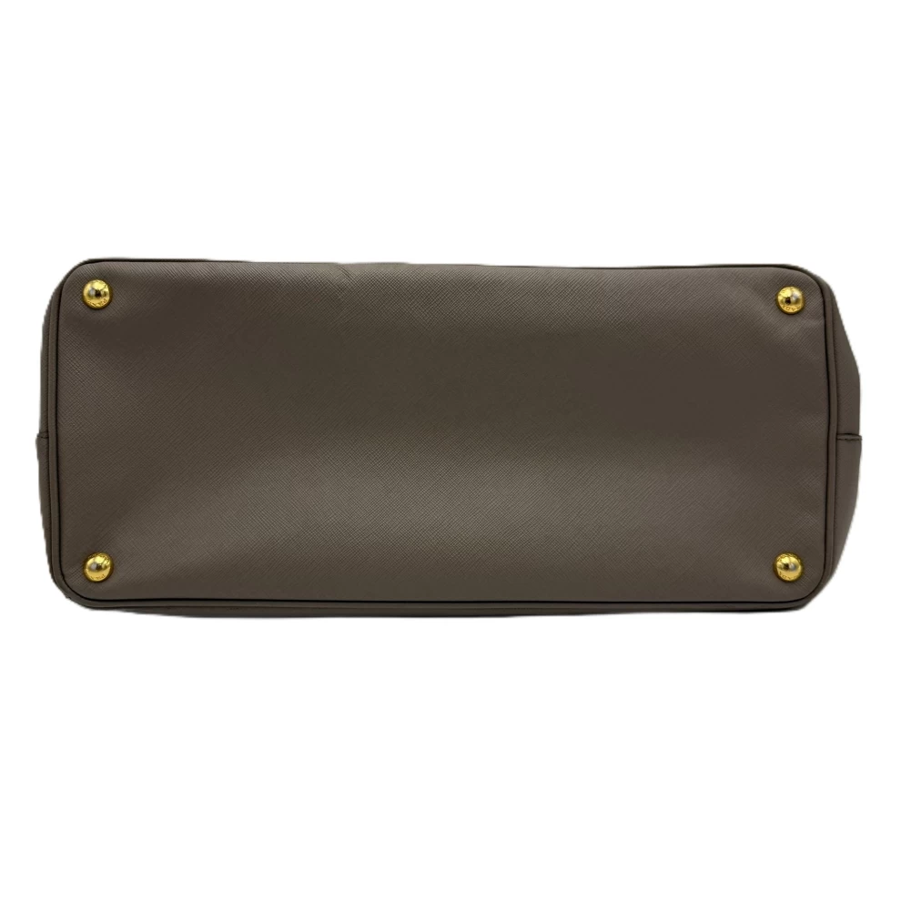     حقيبة برادا سافيانو لوكس جاليريا كبيرة من الجلد باللون البيج 