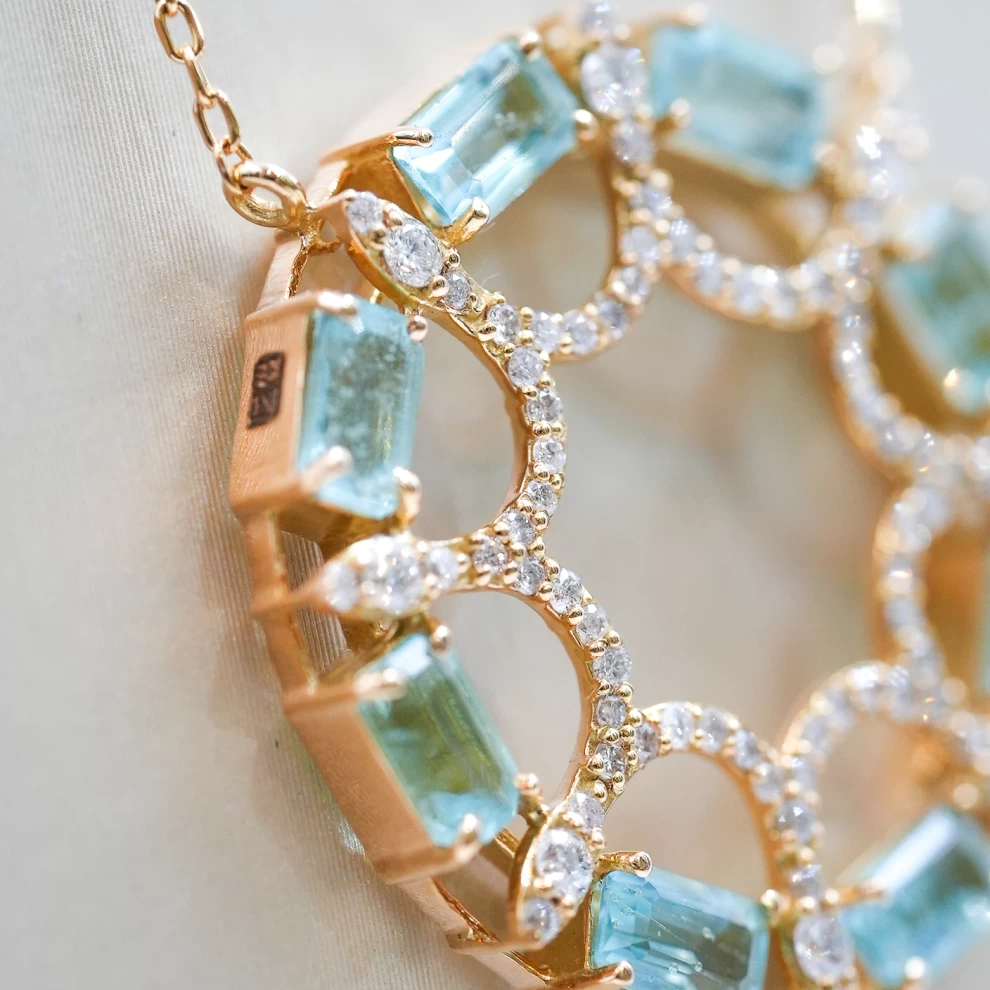     Earing and Necklace Set 