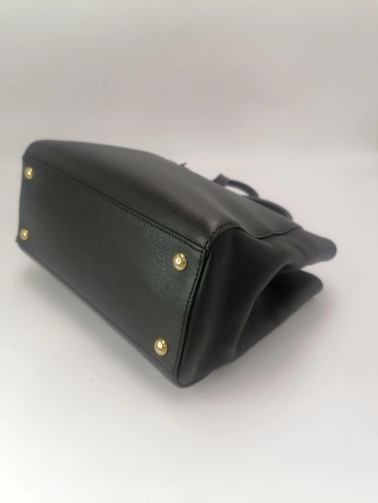     حقيبة فندي الجلدية الصغيرة 2 جور 