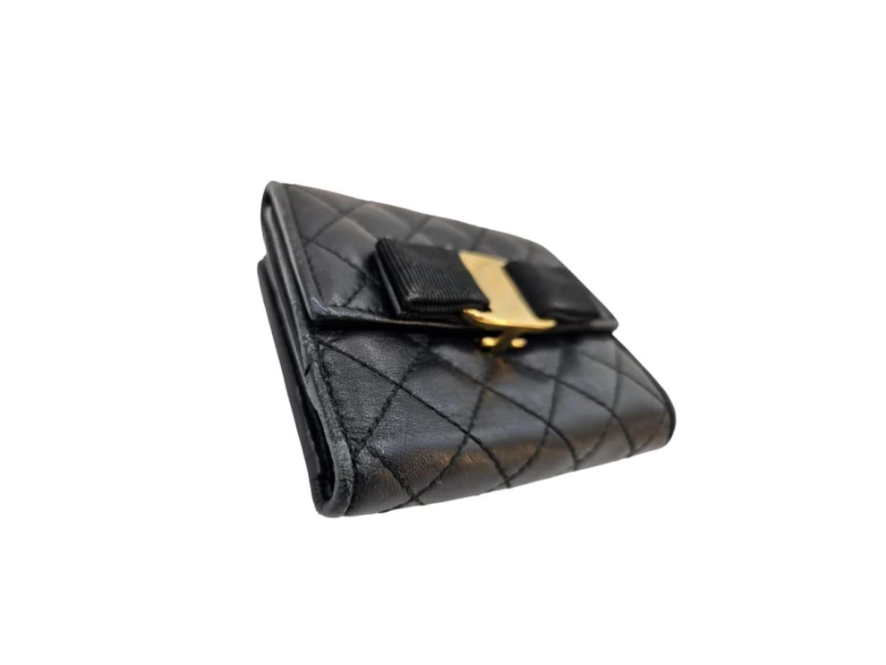     محفظة سلفاتوري فيراغامو الجلدية السوداء المدمجة 