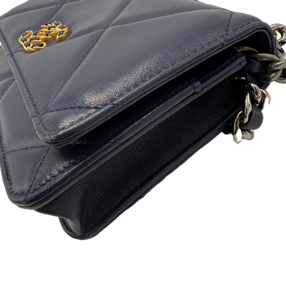     حقيبة كتف شانيل البحرية من جلد الحمل مقاس 19 بوصة مع سلسلة 