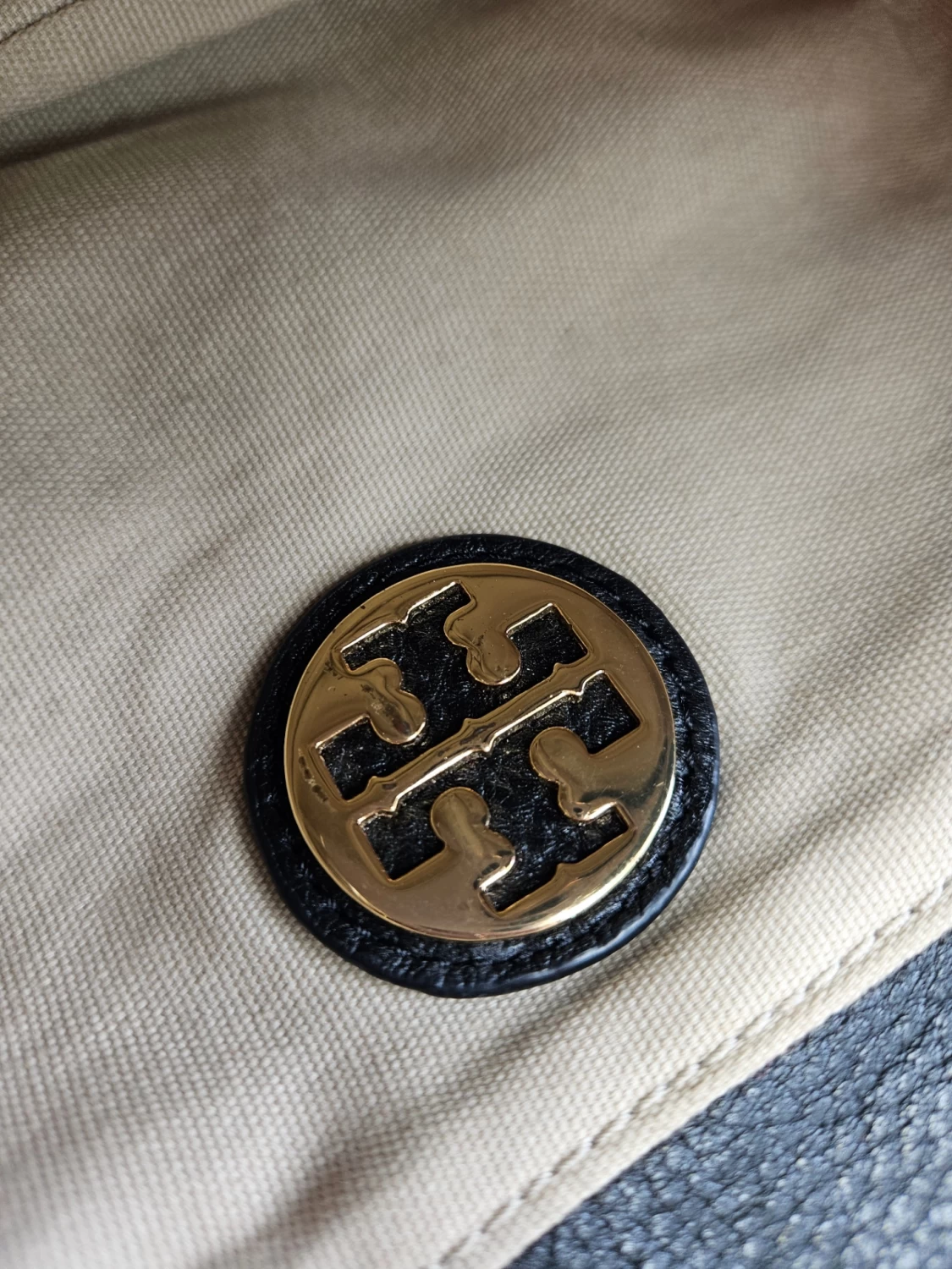     Tory Burch Grained Leather Shoulder Bag 