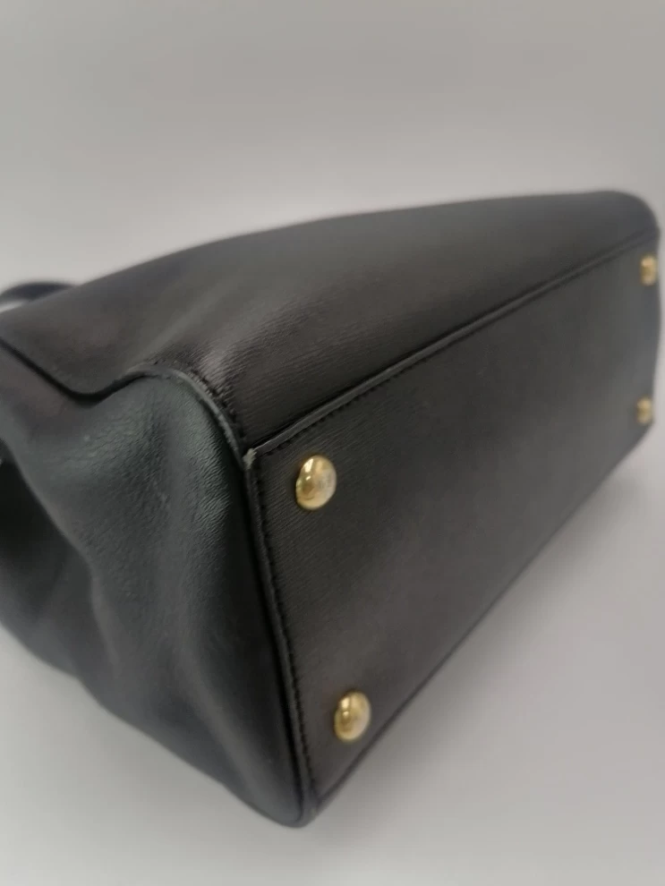     حقيبة فندي الجلدية الصغيرة 2 جور 