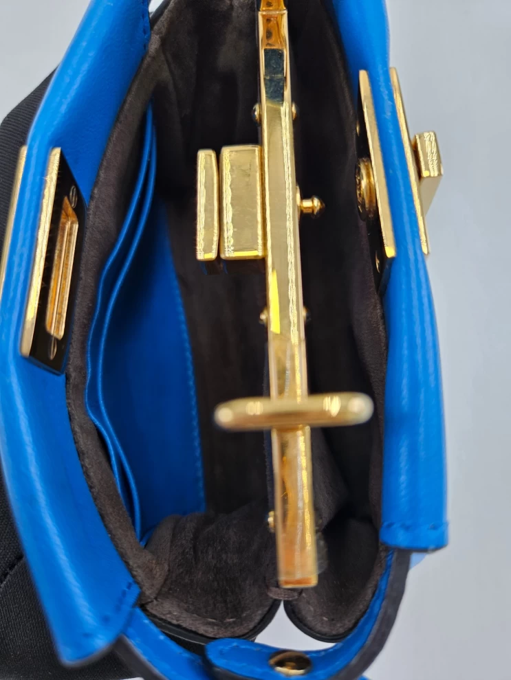     حقيبة فندي مايكرو بيكابو من جلد النابا 