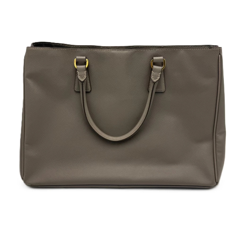     حقيبة برادا سافيانو لوكس جاليريا كبيرة من الجلد باللون البيج 