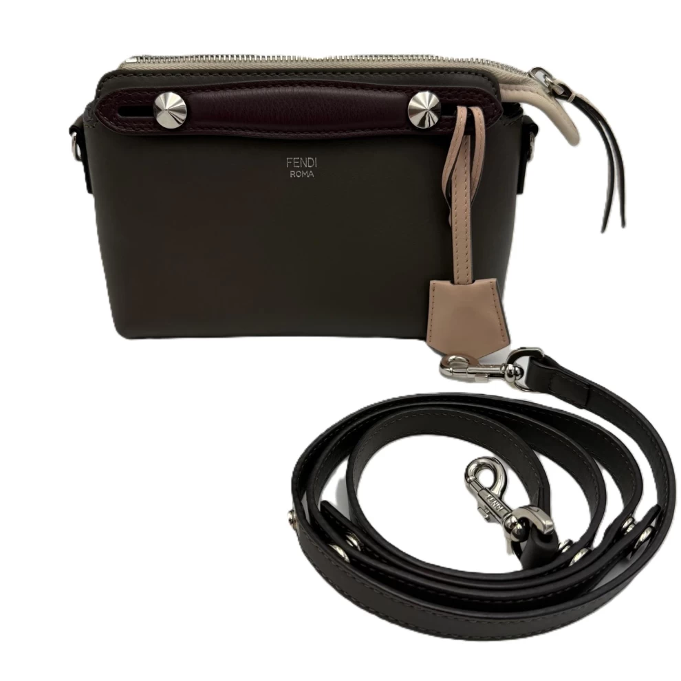     حقيبة كروس صغيرة رمادية ثلاثية الألوان من فندي باي ذا واي 