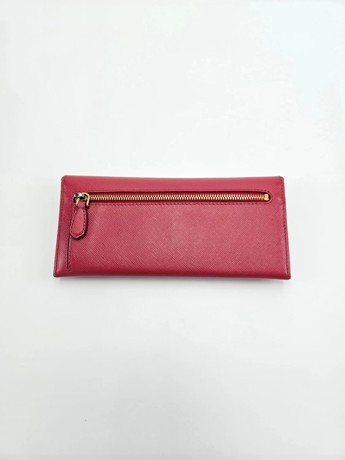     "محفظة كونتيننتال بشعار برادا " 