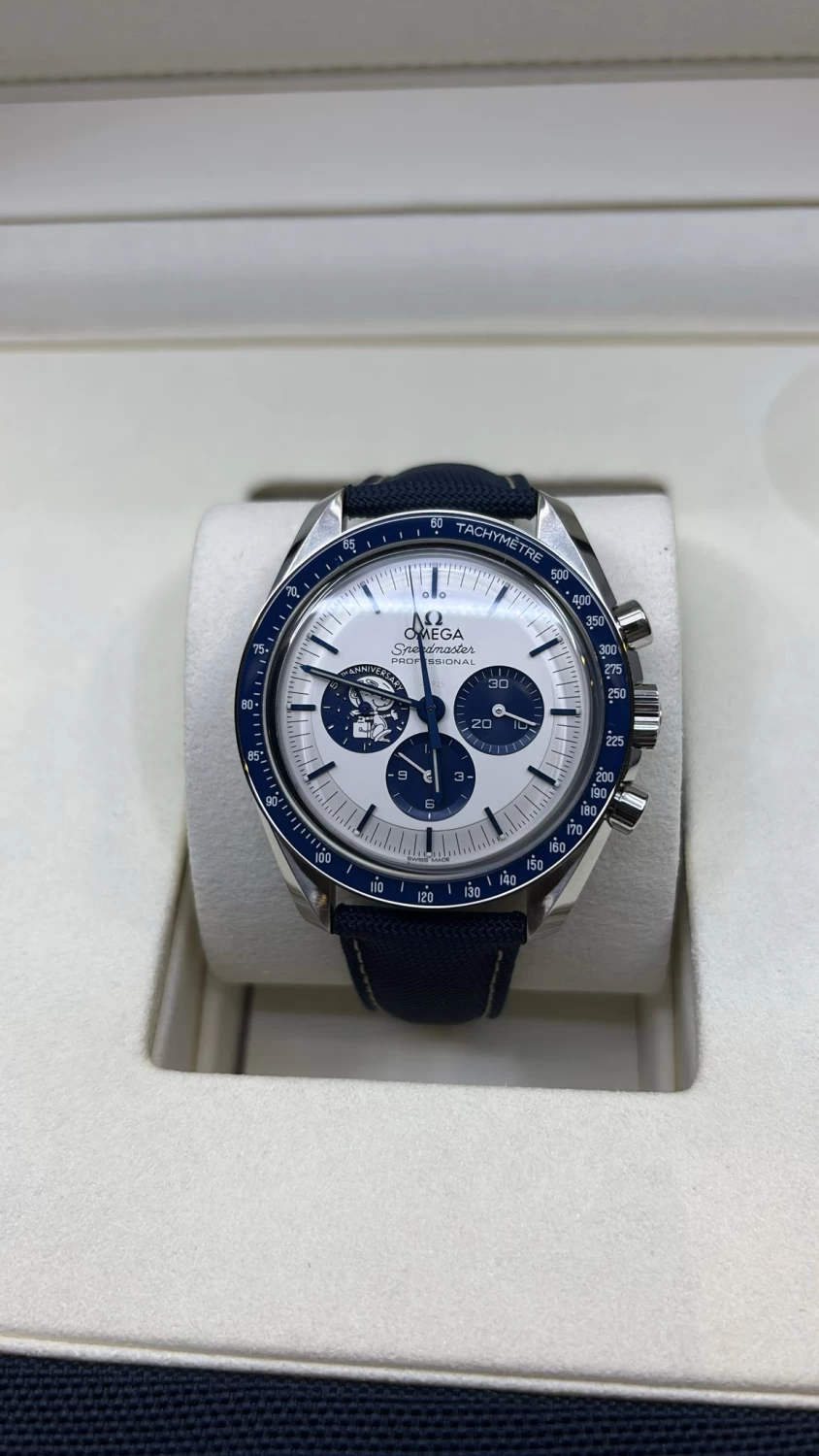     Omega Speedmaster Snoopy 