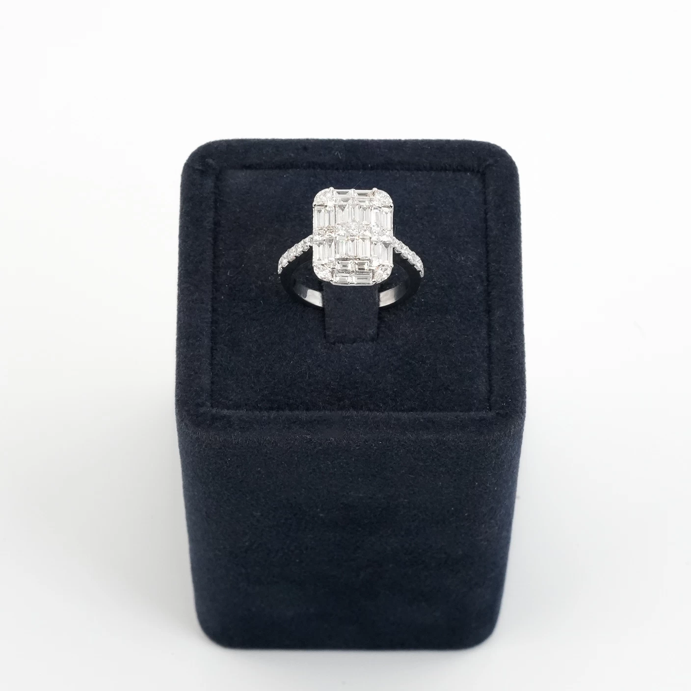     Diamond Ring - Women 