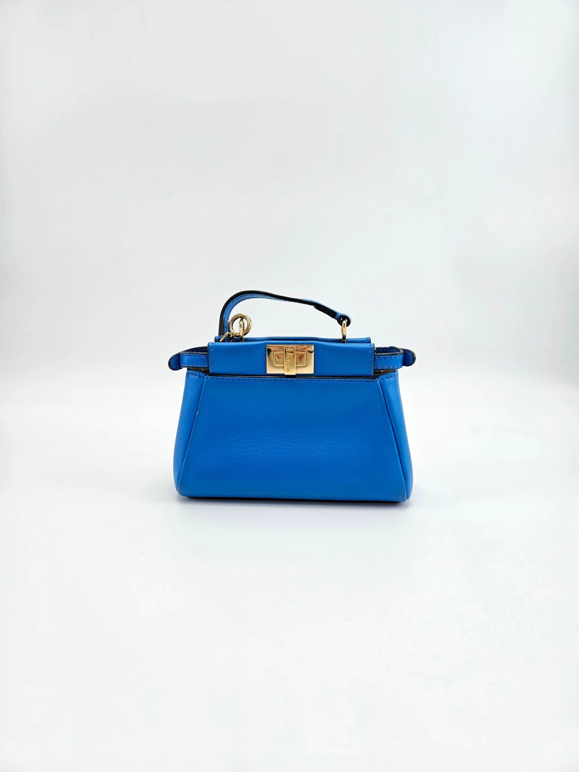     حقيبة فندي مايكرو بيكابو من جلد النابا 