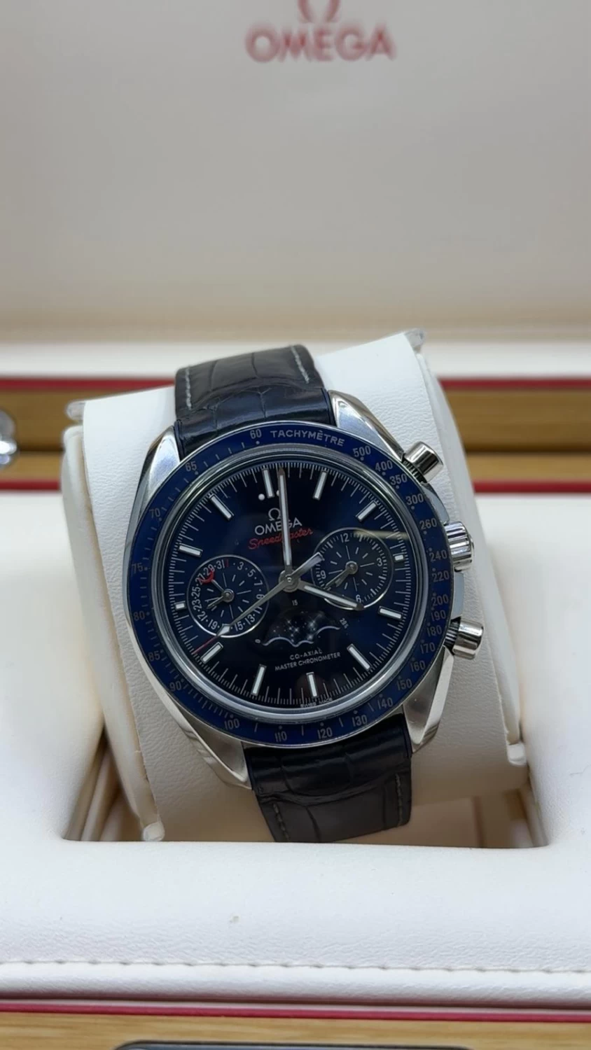     Omega Speedmaster Moonphase - Men's Watch 