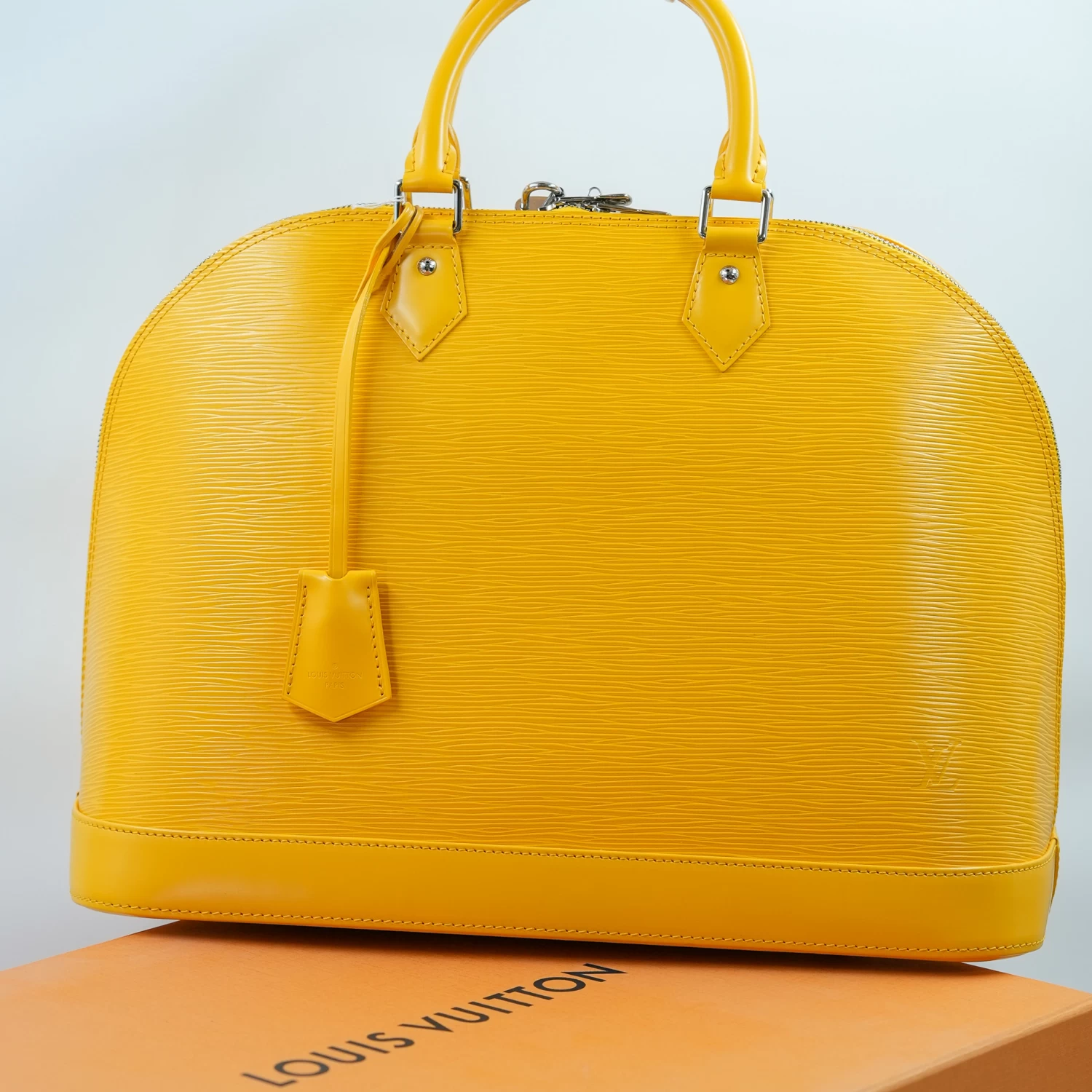     Louis Vuitton Alma bag - Yellow 