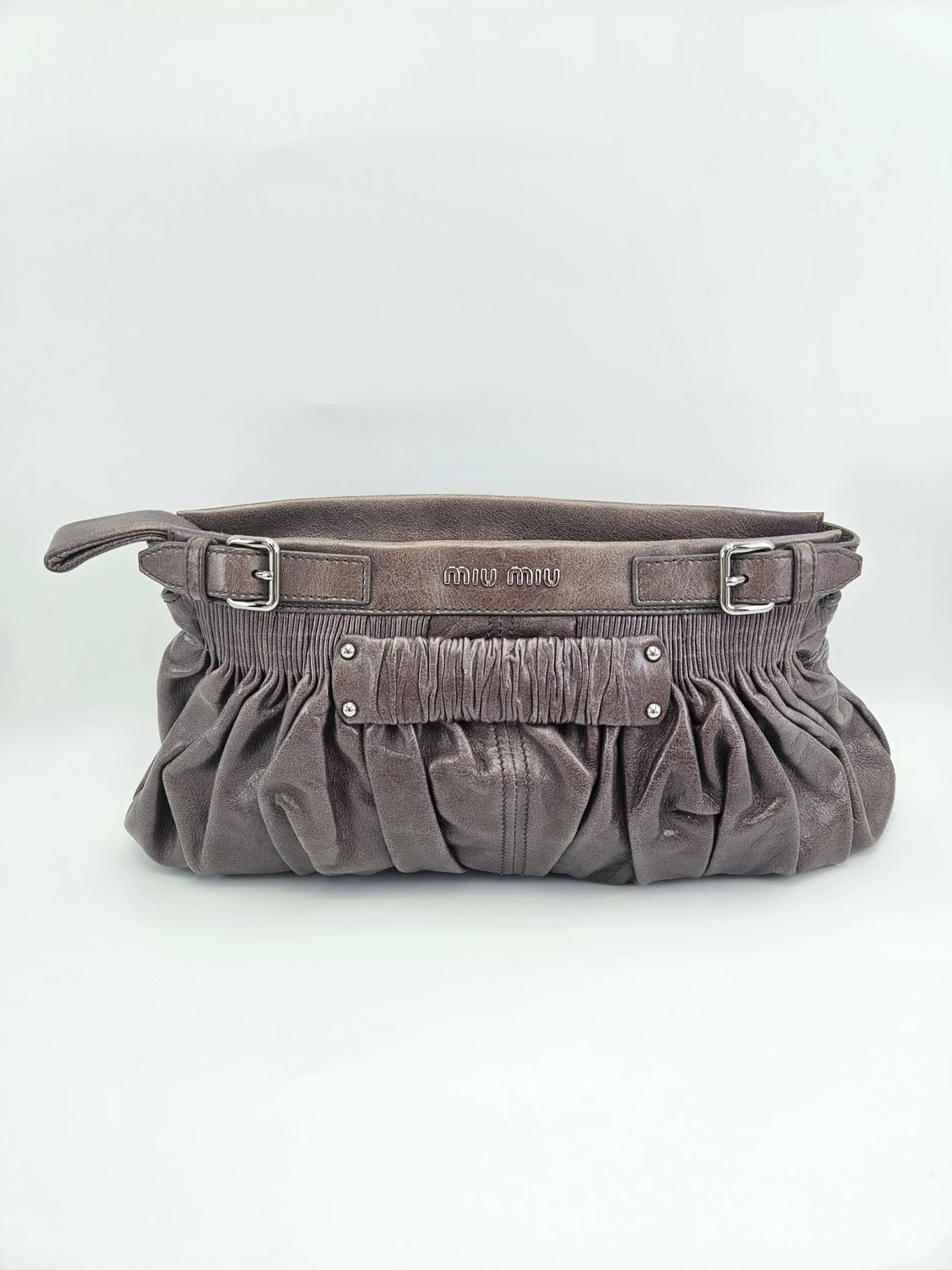     حقيبة كلاتش ميو ميو 