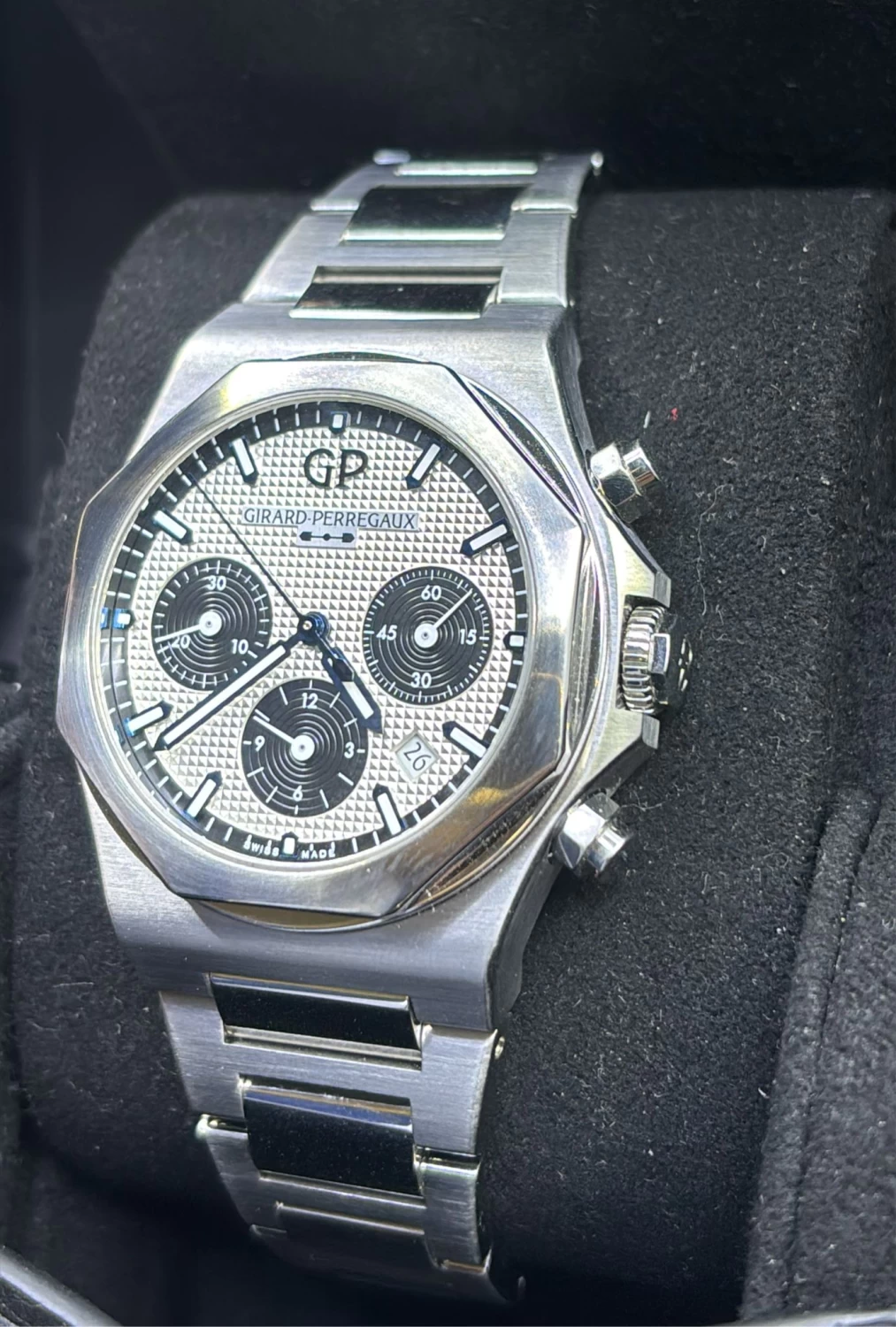     Girard-Perregaux Laureato 