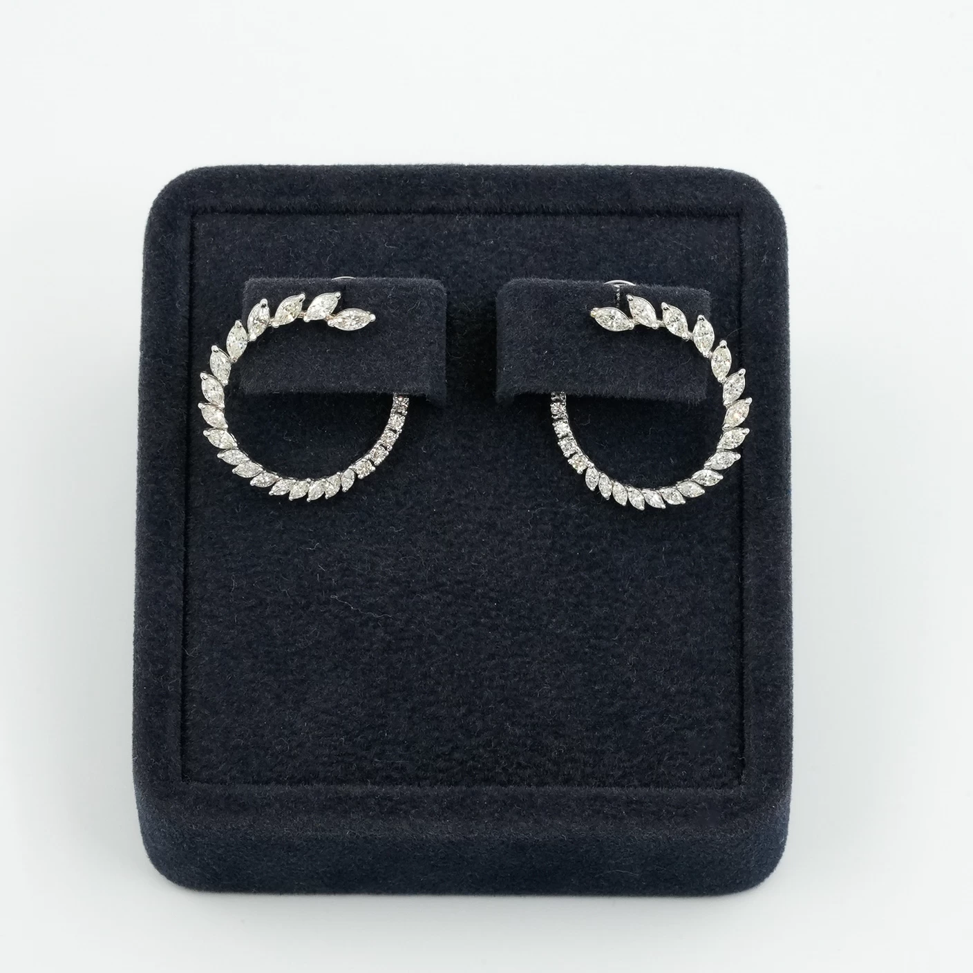     Women Diamond Earrings 