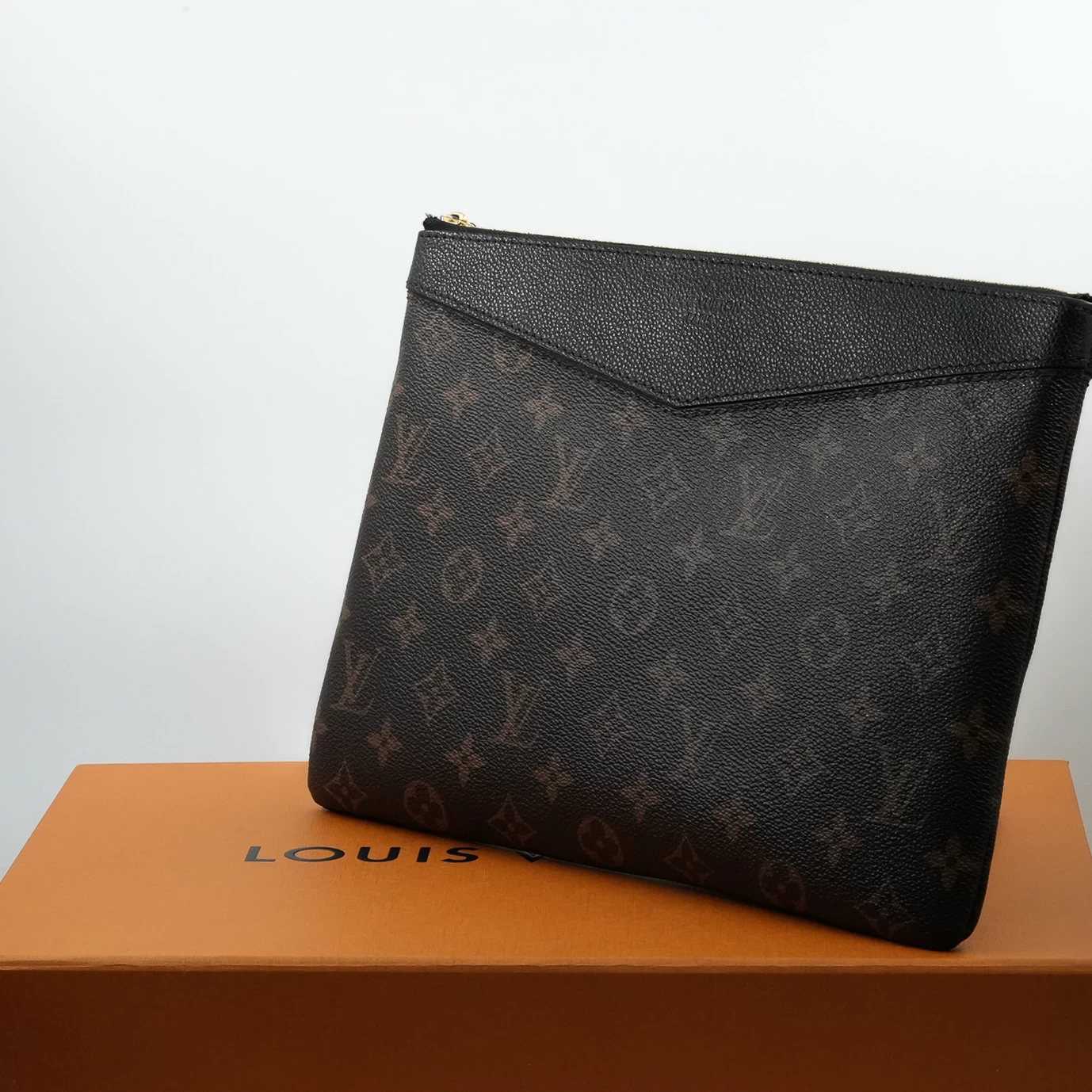     Louis Vuitton Pochette Voyage MM 