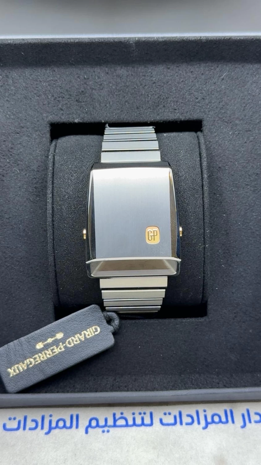     Girard-Perregaux Casquette Electronic - Men's watch 
