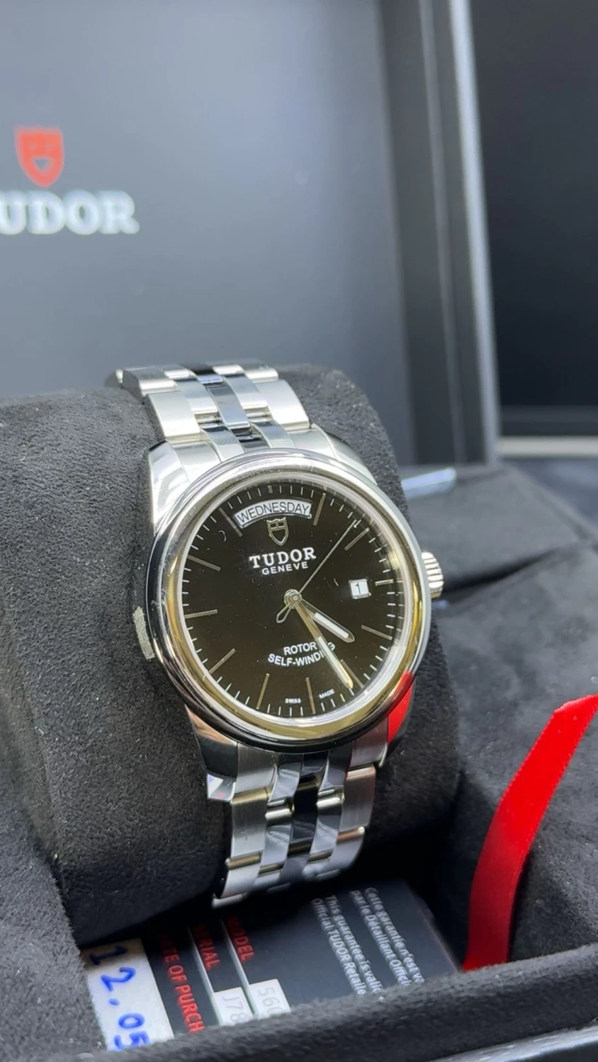     Tudor Glamour 