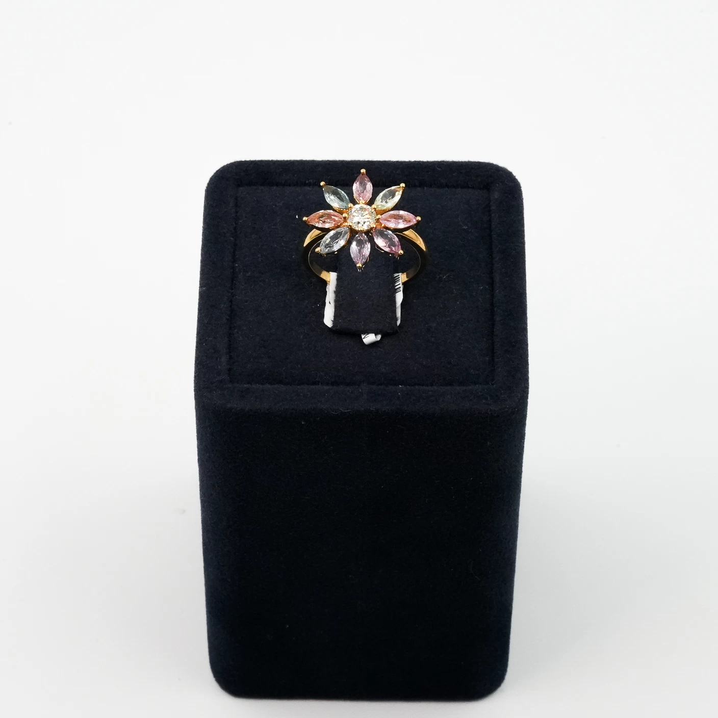     Yellow Gold - Diamond Ring 
