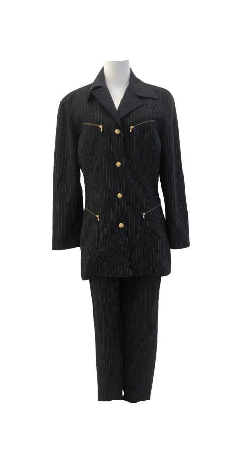     جاكيت وبنطال غوتشي المخطط 