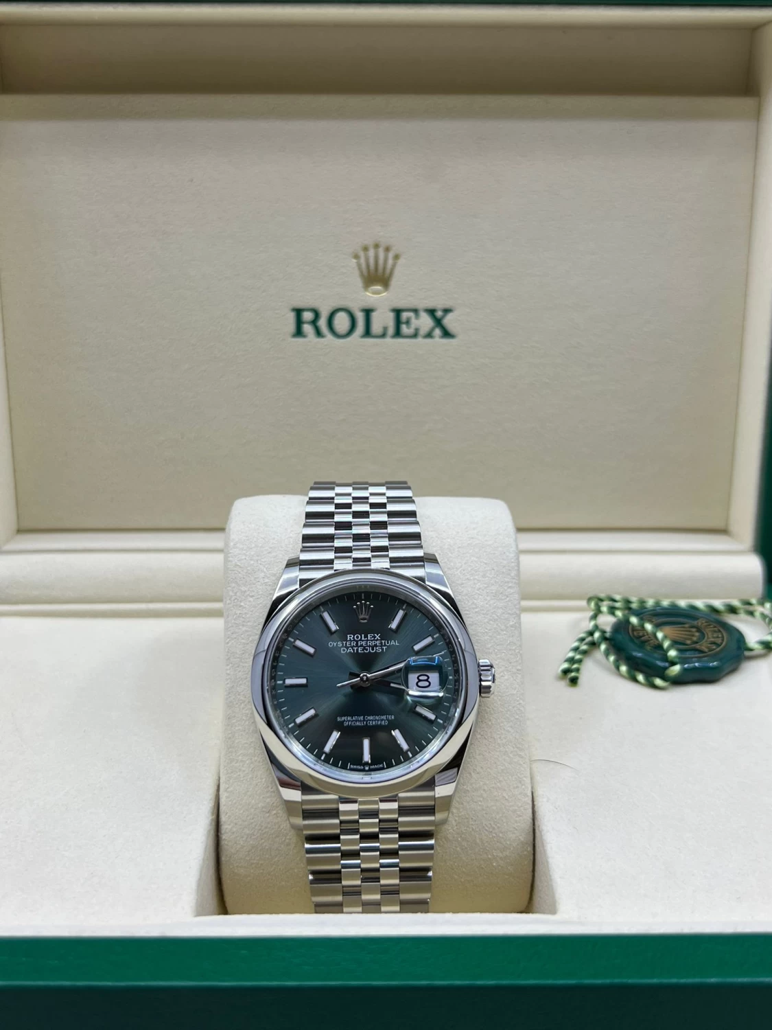    Rolex Datejust Jubilee Bracelet - Men's Watch 
