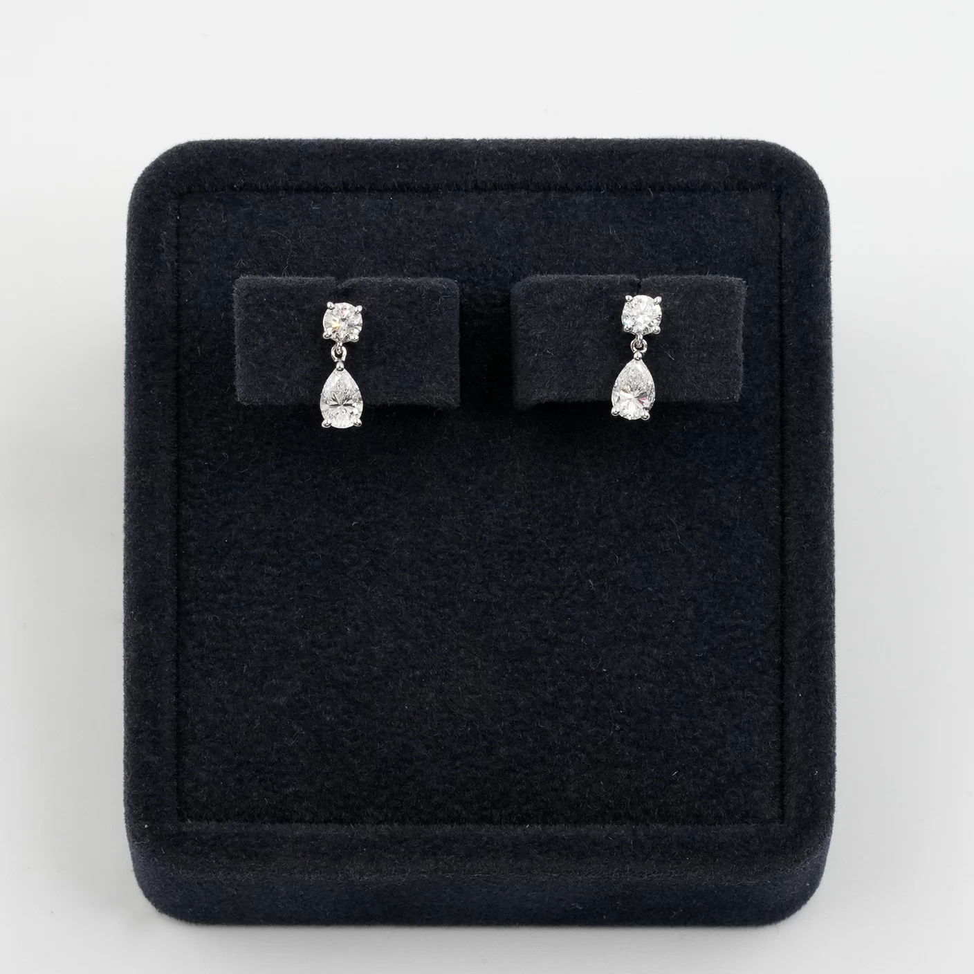     Women Diamond Earrings 