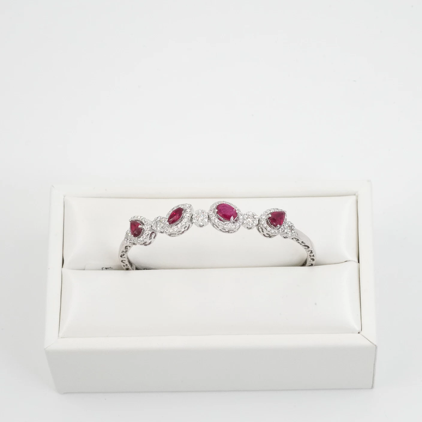     Diamond Bracelet 