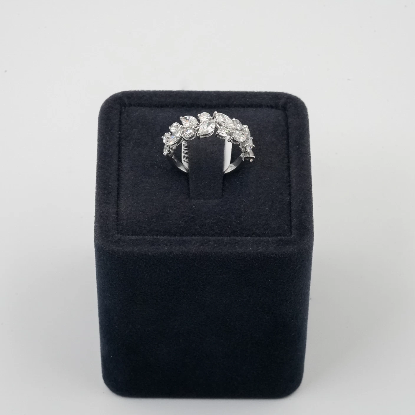     White Gold - Diamond Ring 