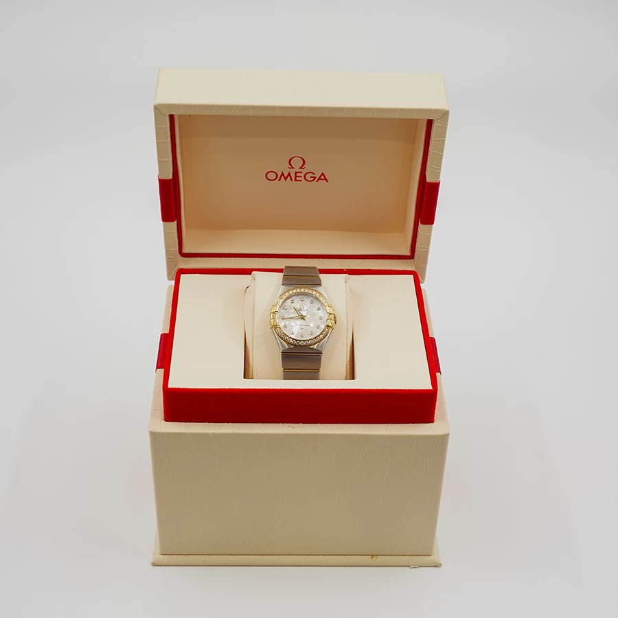     Omega Constellation 28mm - Diamond & Mother-of-Pearl 