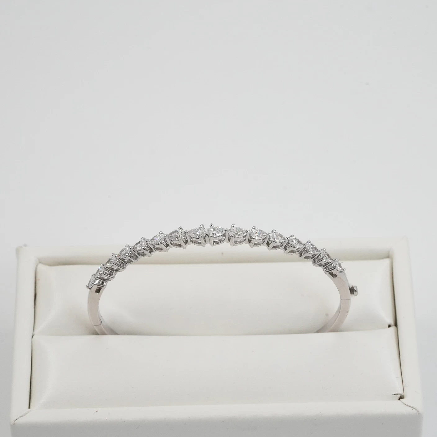    Diamond Bracelet 