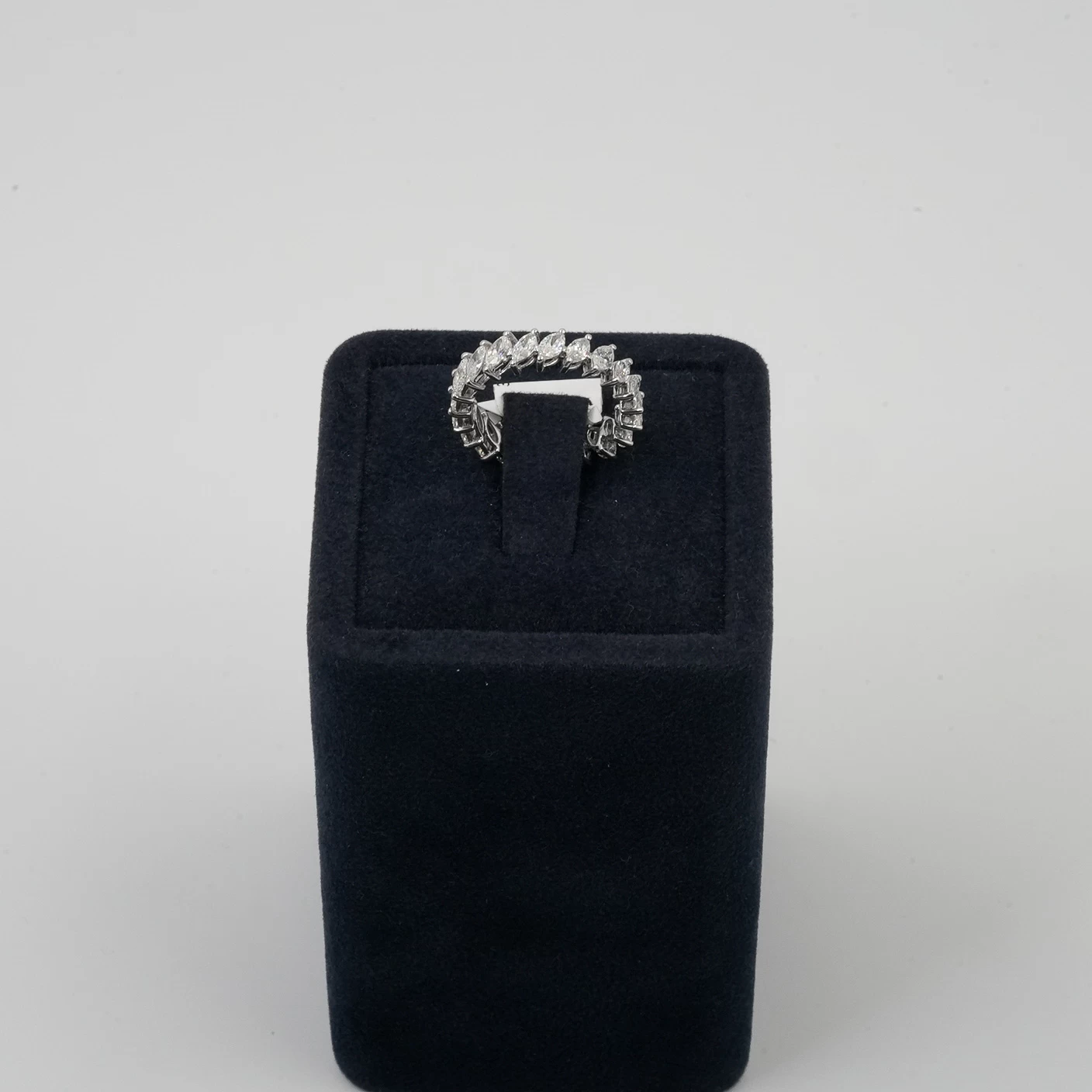     White Gold - Diamond Ring 