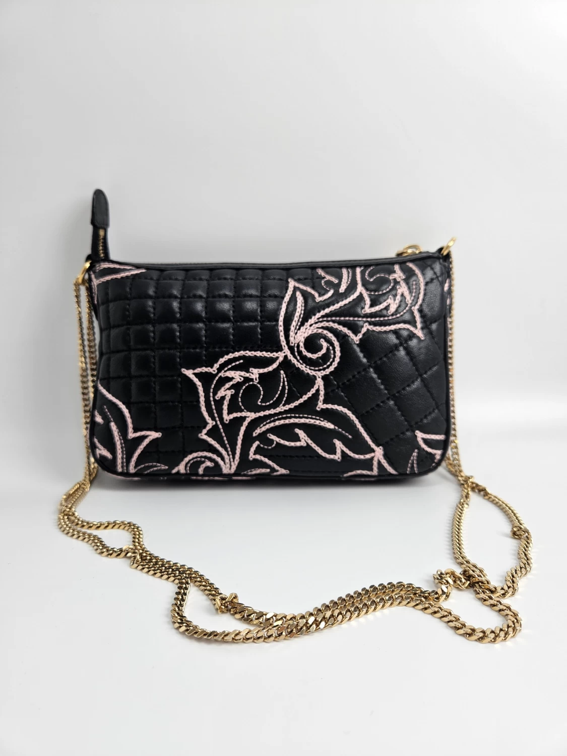     حقيبة فيرساتشي صغيرة من الجلد المبطن بسلسلة 