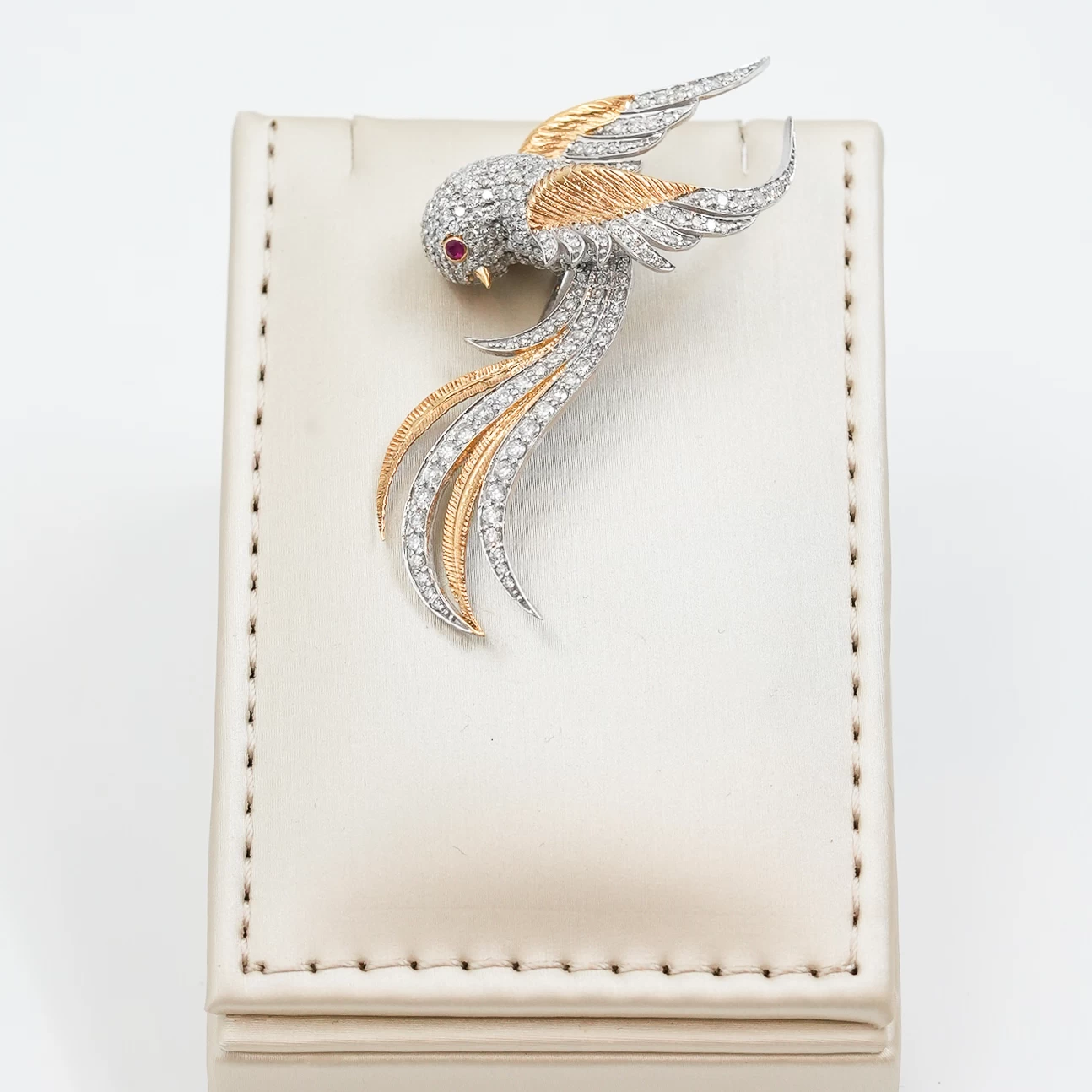     Diamond Broach 