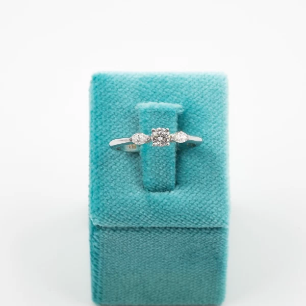 Women’s Gold Diamond Ring