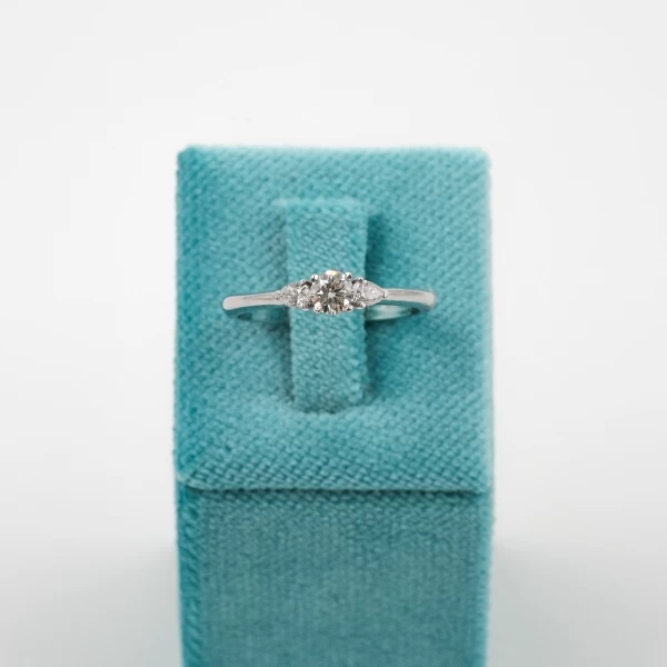 Women’s Gold Diamond Ring