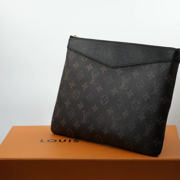 Louis Vuitton Pochette Voyage MM
