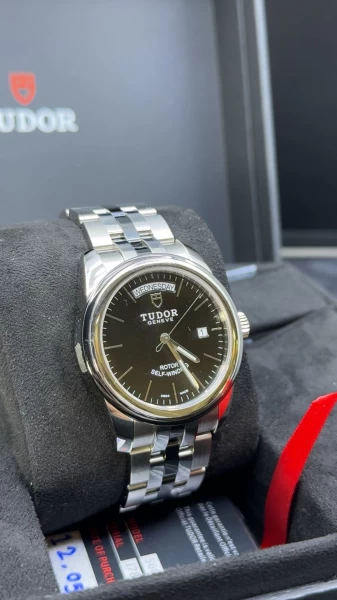 Tudor Glamour